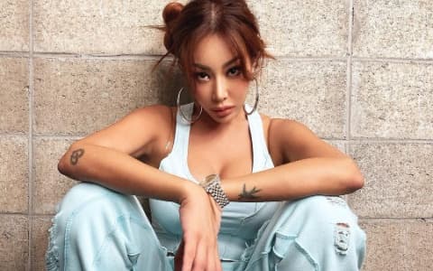 Jessi拒絕大叔們的示好XD並透露自己從未被喜歡的男人拒絕過！