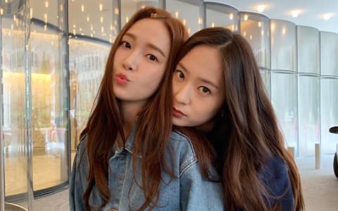 「鄭氏姐妹」回歸！Jessica& Krystal公開在美國的日常生活 鬼屋飆高音笑爆粉絲XDD