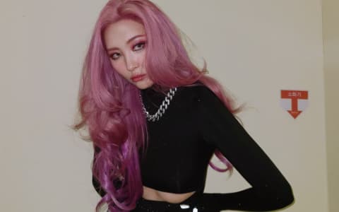 宣美遭韓網友死亡威脅、被罵瘋女人...經紀公司將提告嚴懲惡評者！