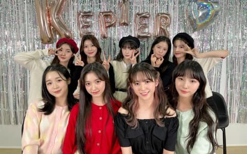 Kep1er官方V LIVE頻道初直播！預告團體消息！