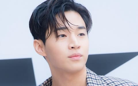 《我獨自生活》沒有Henry的海報！韓網懷疑：默默下車了？