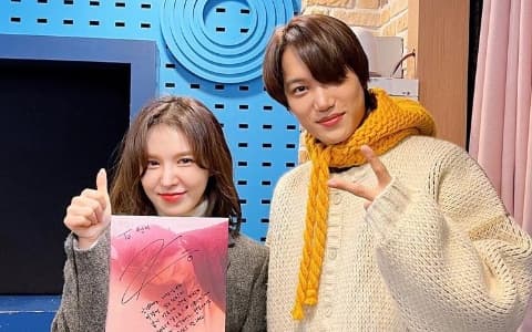 KAI & WENDY「鞠躬問候對決」互動笑爆網友！韓網評論：等著媽媽接放學的幼稚園生