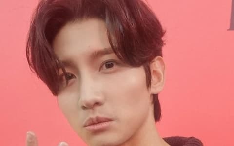 東方神起昌珉出道早期造型太衝擊!「海膽髮型」引前輩露出意味深長的笑容!