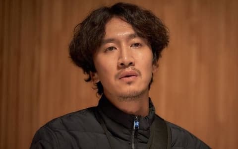 李光洙公開和外甥「玩雪」的照片！遭韓媒嘲笑：是在和外甥拍《RM》嗎？