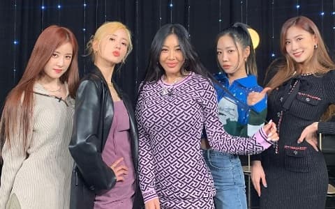 Jessi曾和Apink穿同款衣服！自爆曾做隆乳手術 朴初瓏自黑「沒胸沒屁股」惹爆笑！
