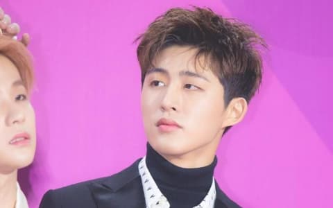 iKON前成員B.I, 正式展開海外活動！與紅髮艾德成為同門！