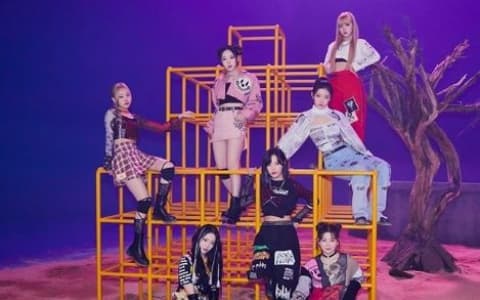 怪物新人女團出道前履歷超威！RAP曾是YG練習生、主唱是人氣網劇女二！