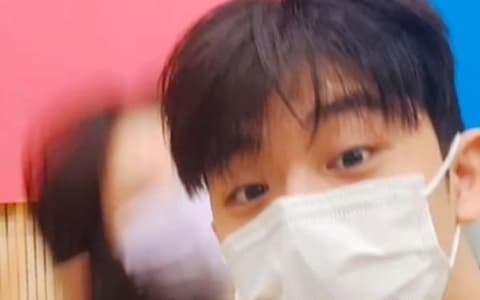 一張激似南柱赫照爆紅，遭網封「三秒南柱赫」！本尊出面道歉惹網笑！