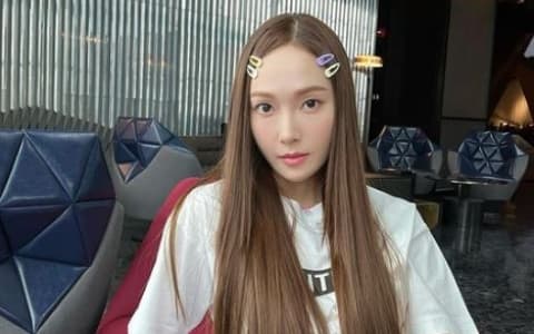 Jessica在《乘風破浪》孤單身影被捕捉！還被節目組冠上「聽不懂」標籤！
