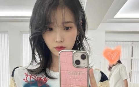 IU在坎城影展被女星撞!網友怒:種族歧視?發動肉搜要求道歉!