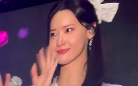 在粉絲面前流淚的潤娥⋯⋯被相機拍了下來！網友：「哭的樣子也很漂亮啊」