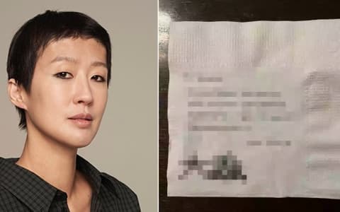 突然收到粉絲紙條的洪真慶⋯⋯「這個時候才知道腳上鞋子的秘密！」XD