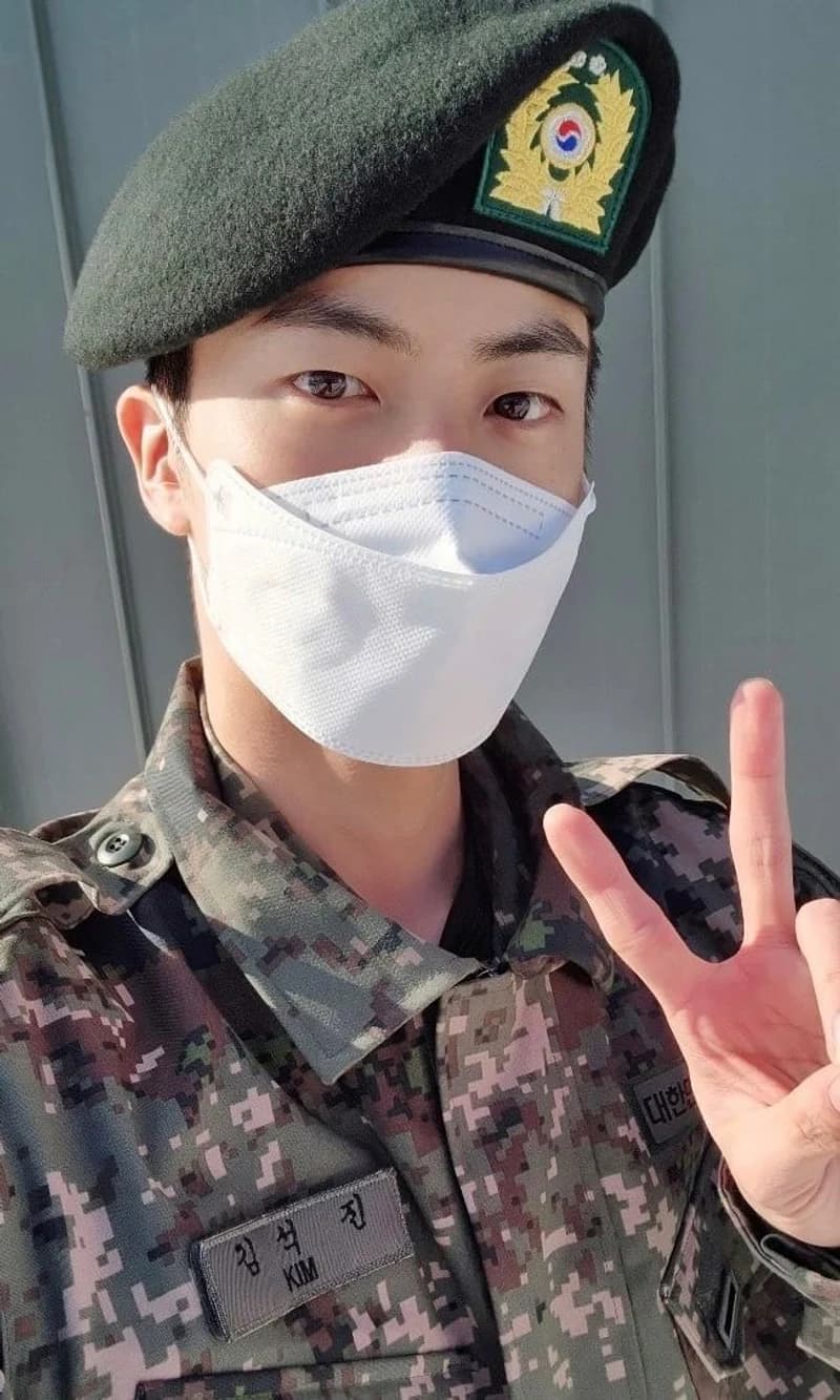 Image Source l Weverse