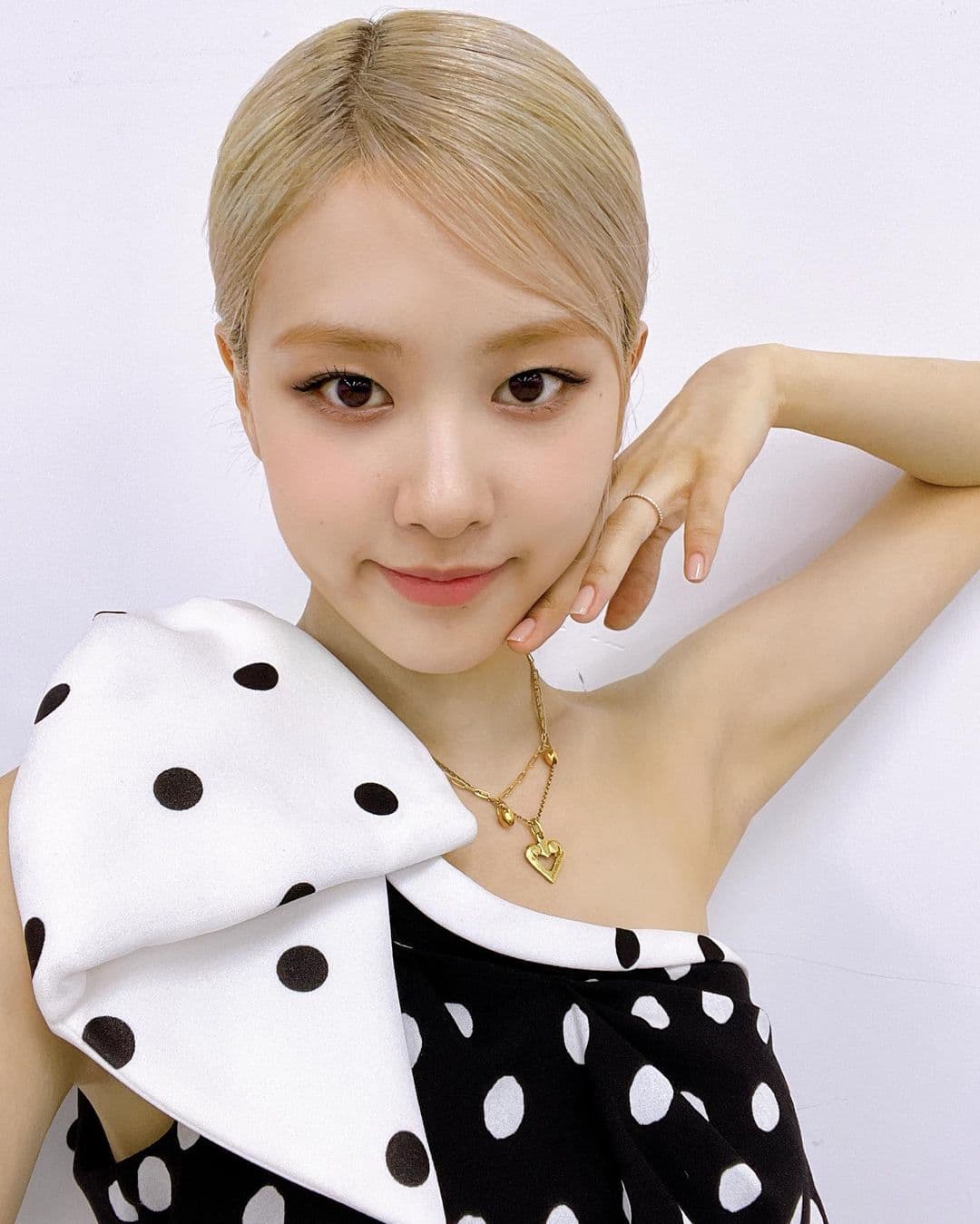 Image Source instagram | ROSES_ARE_ROSIE