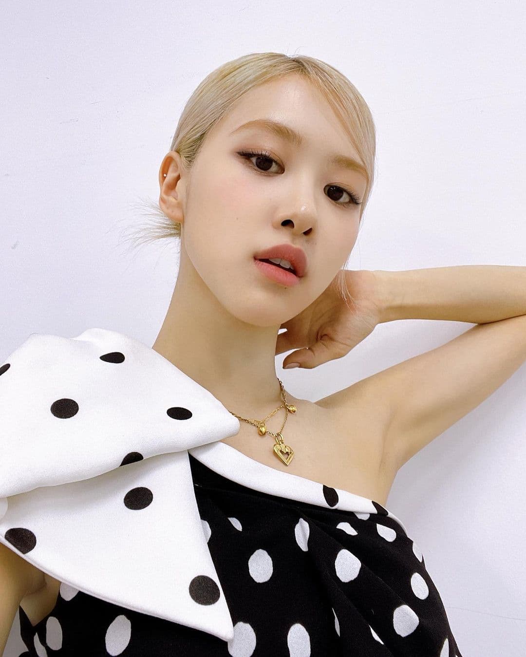 Image Source instagram | ROSES_ARE_ROSIE