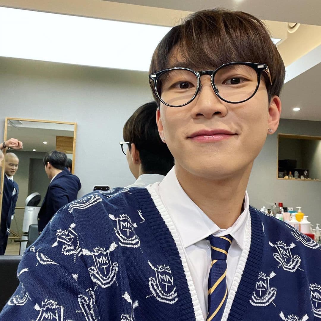 Image Source_Instagram | btob_silver_light