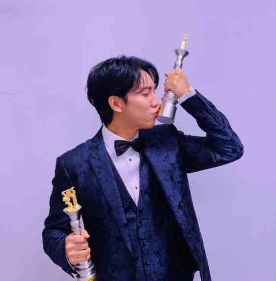 Image Source instagram | leeseunggi.official