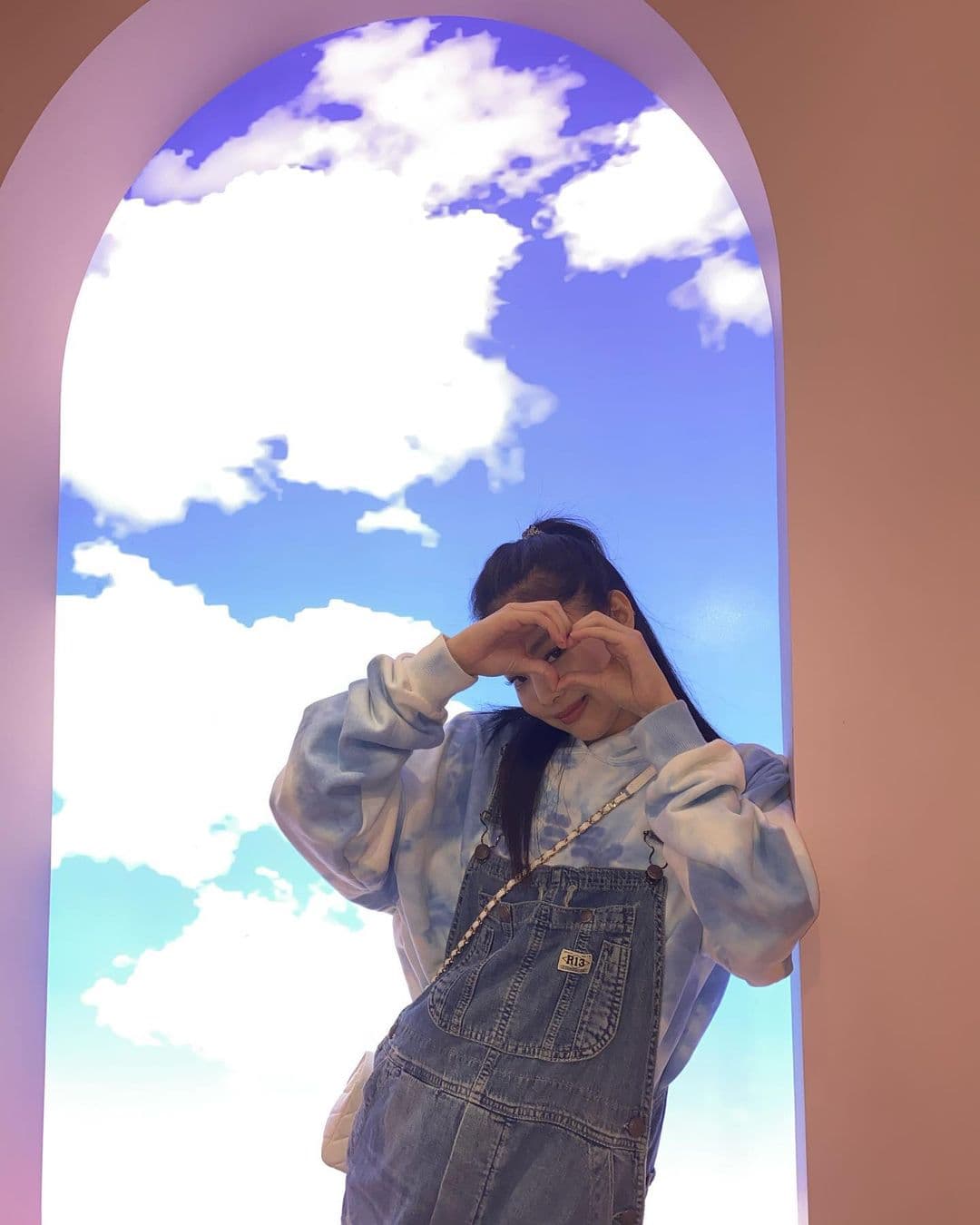 https://www.facebook.com/BLACKPINKOFFICIAL/