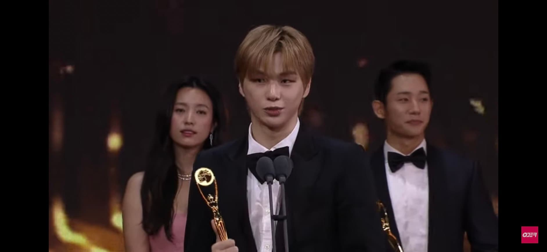 image source-youtube@U+tv 이모티콘 : 이세상 모든 티비 콘텐츠