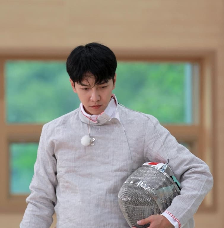 Image source_ Instagram |leeseunggi.official