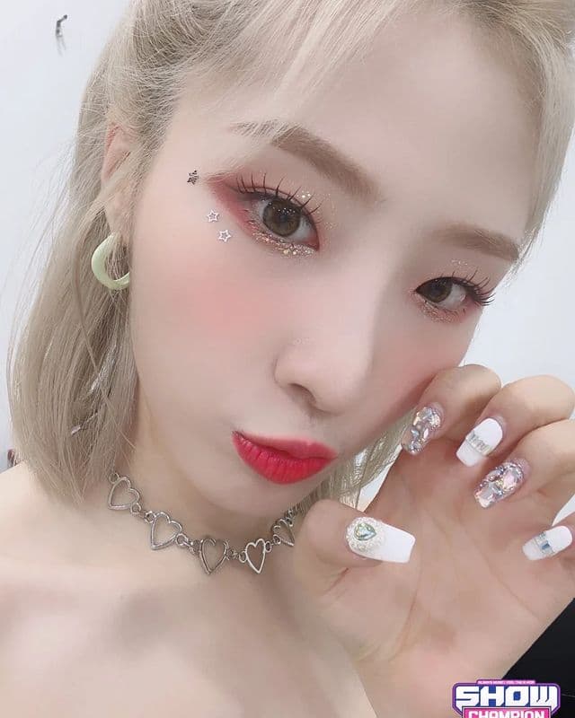 Image source_ Instagram | loonatheworld.haseul