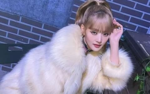 (G)I-DLE Minnie在粉絲直播中戴上這戒指⋯⋯網:「是情侶戒嗎?!」