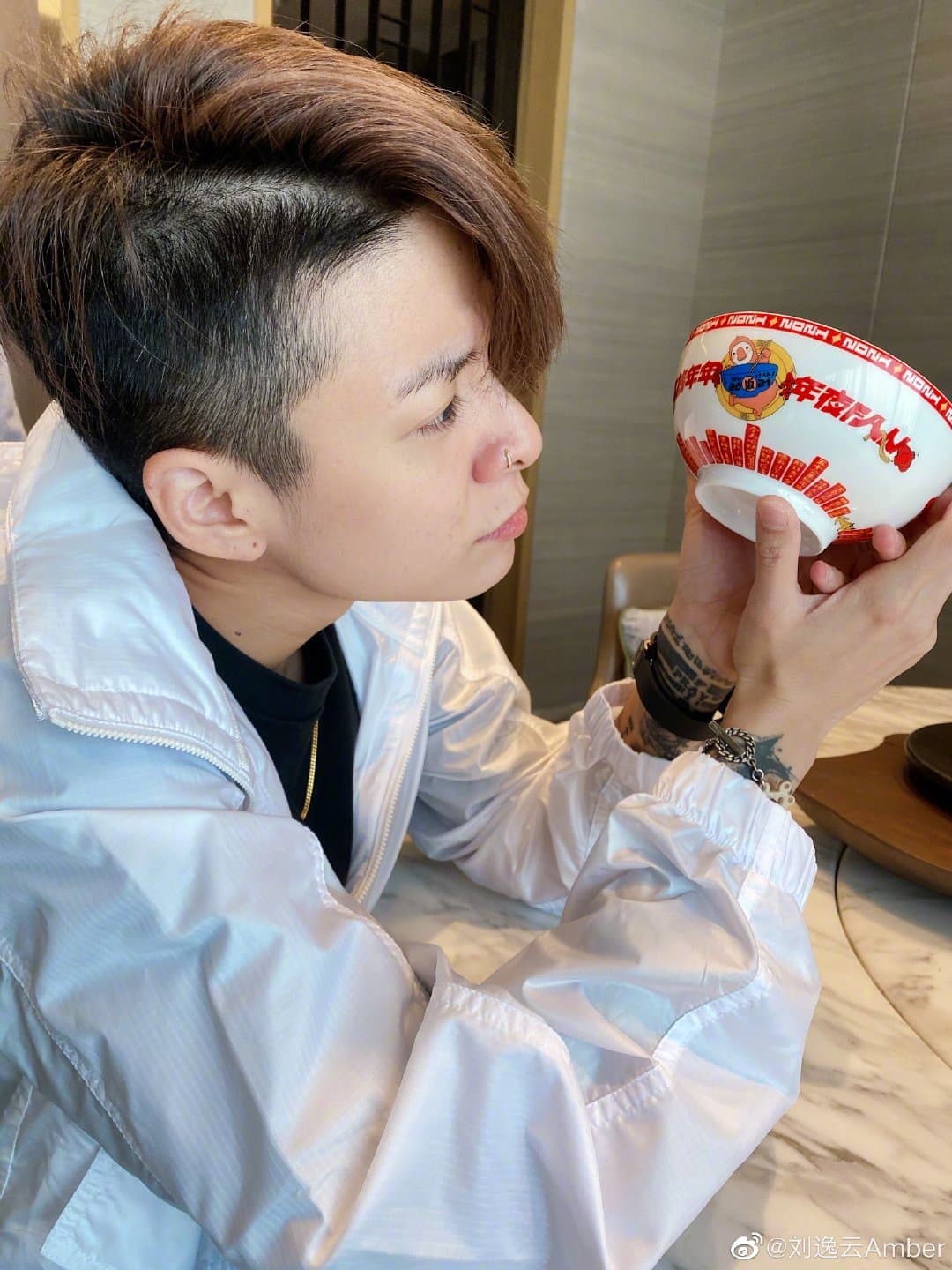 weibo | 劉逸雲 Amber