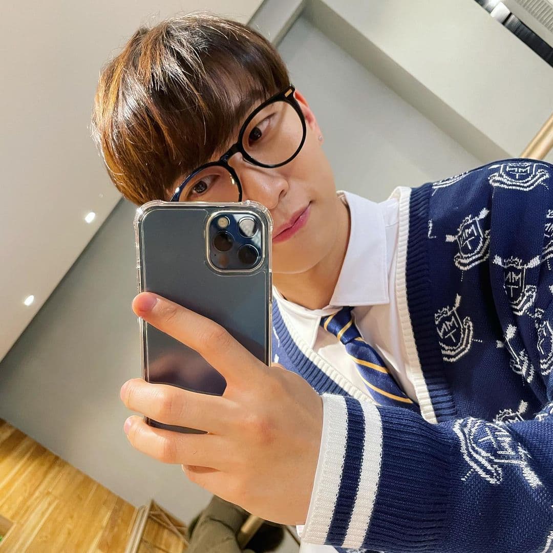 instagram | btob_silver_light