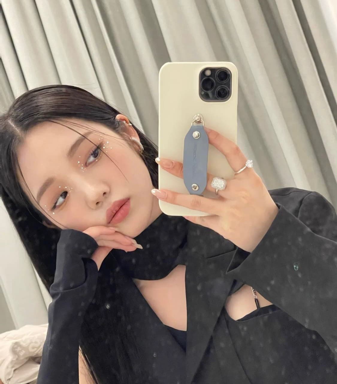 Image Source : Instagram | officialfromis_9